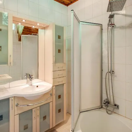 Vakantiehuis Alluring Holiday In *