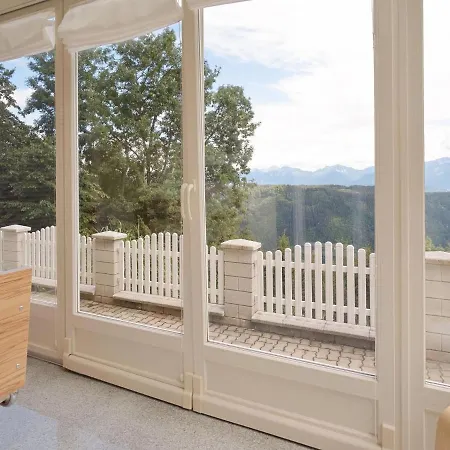 Alluring Holiday In Holiday home *